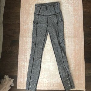Lululemon 7/8 pants with reflector on ankle